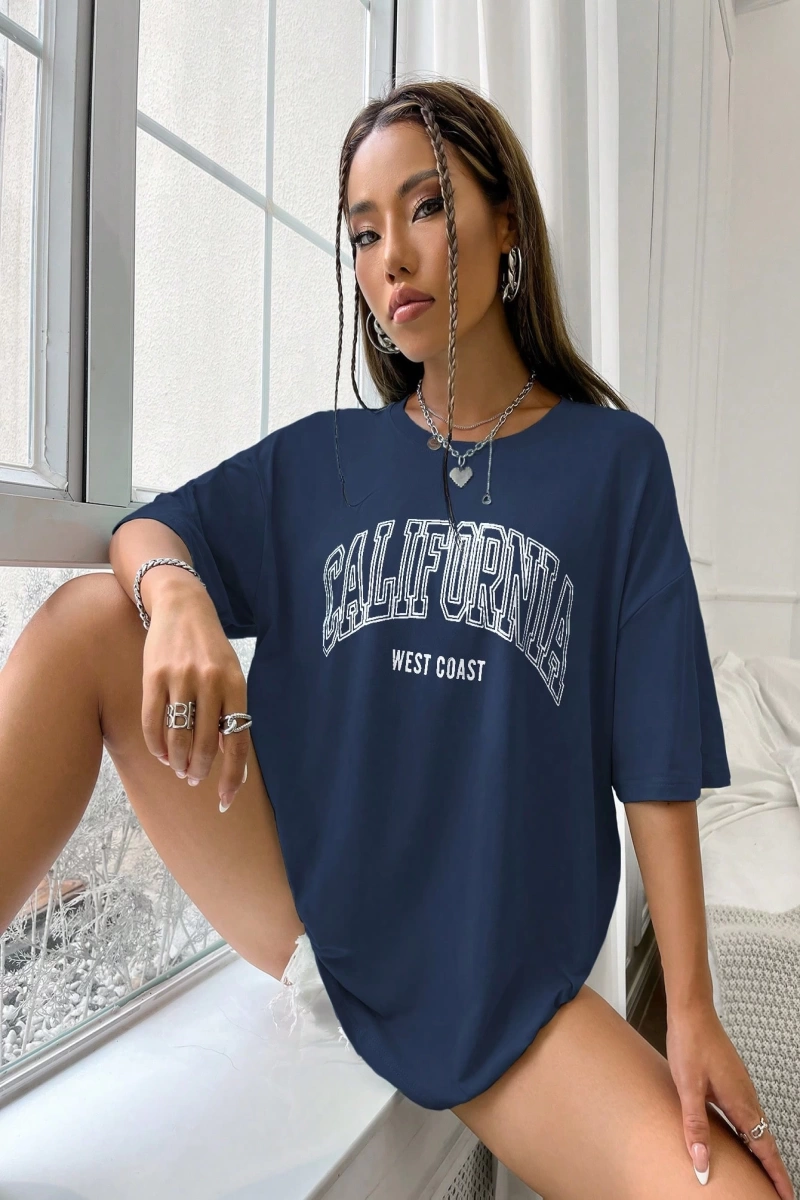 SHEIN MOOSTA Düşük Omuzlu Harfli Grafik Tişört Grafik Tişörtler Kadın Üstleri