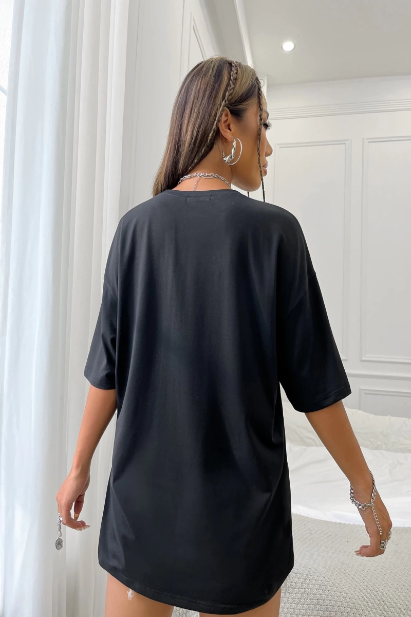 SHEIN MOOSTA Düşük Omuzlu Harfli Grafik Tişört Grafik Tişörtler Kadın Üstleri