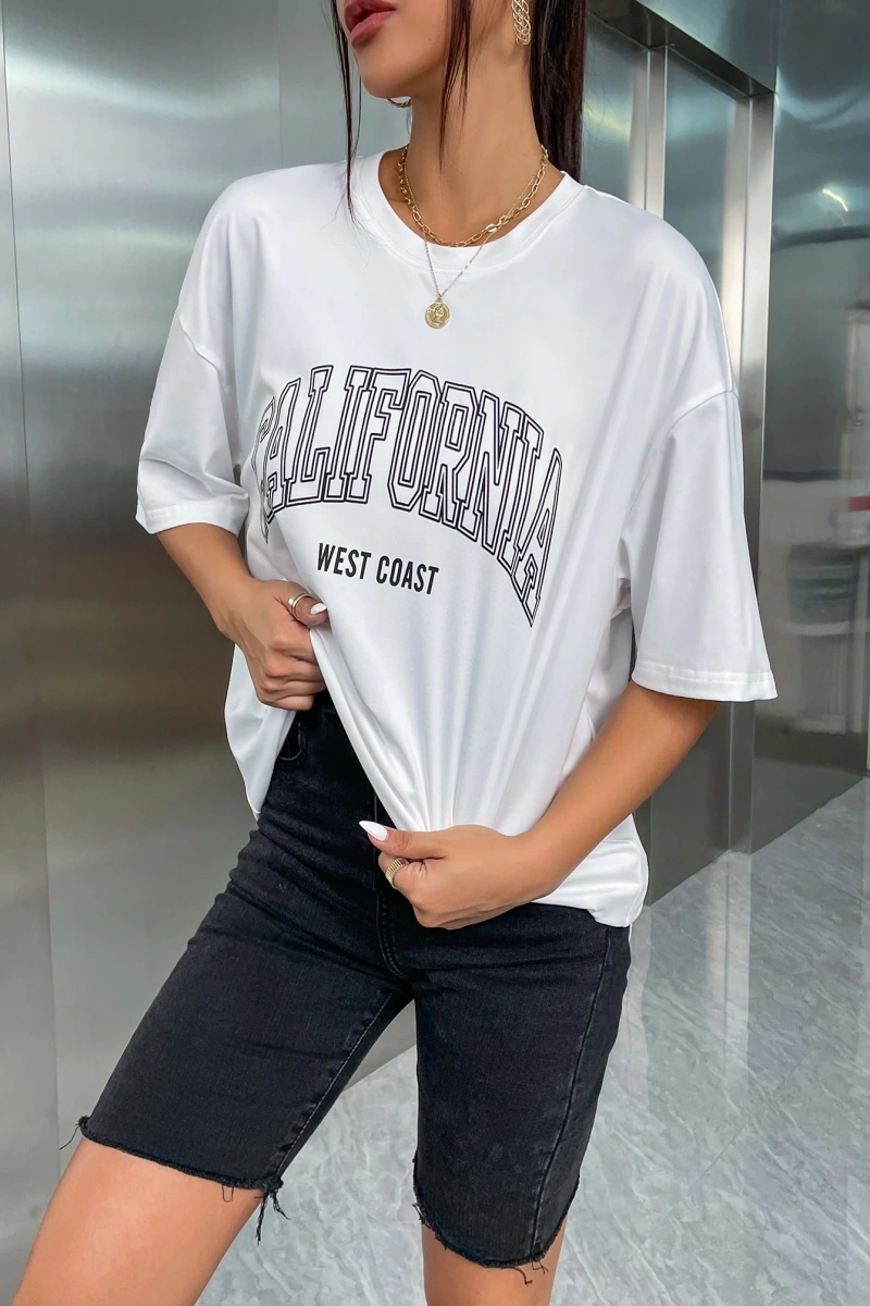 SHEIN MOOSTA Düşük Omuzlu Harfli Grafik Tişört Grafik Tişörtler Kadın Üstleri