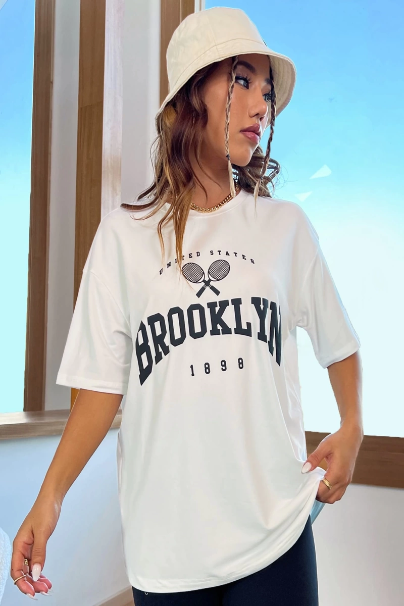 SHEIN MOOSTA Harfli Grafik Düşük Omuzlu Tişört Grafik Tişörtler Kadın Üstleri