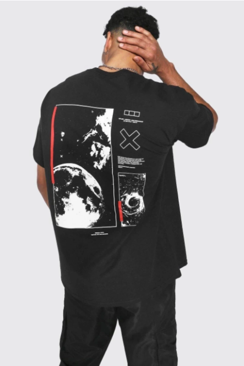 Siyah Uzay Sırt Baskılı Bisiklet Yaka Oversize T-shirt