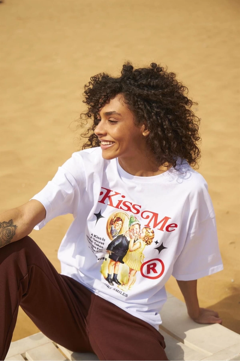 Unisex Kiss Me Tshirt Beyaz