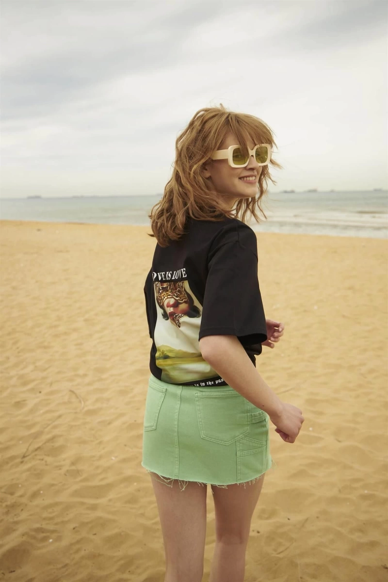 Unisex Love Is Love Tshirt Siyah