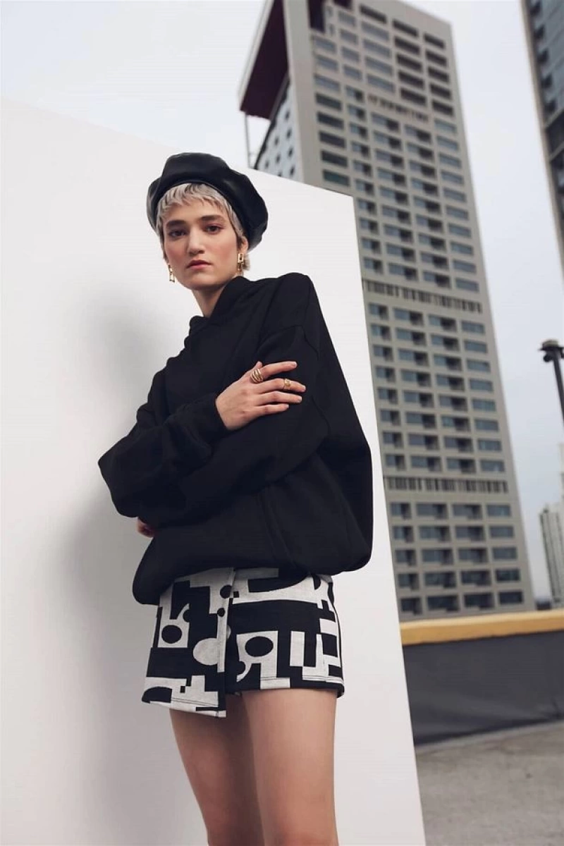 Unisex Siyah Essentials Sweatshirt Siyah