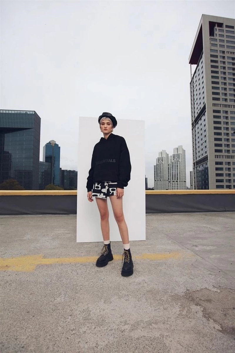 Unisex Siyah Essentials Sweatshirt Siyah
