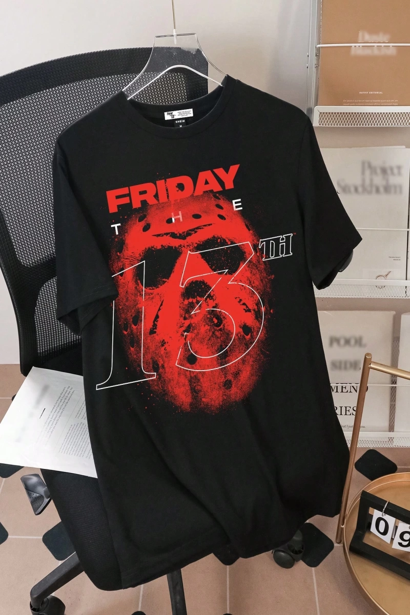 WB Horror X SHEIN Erkek Harf ve Grafik Baskılı Yuvarlak Yaka Kısa Kollu Tişört
