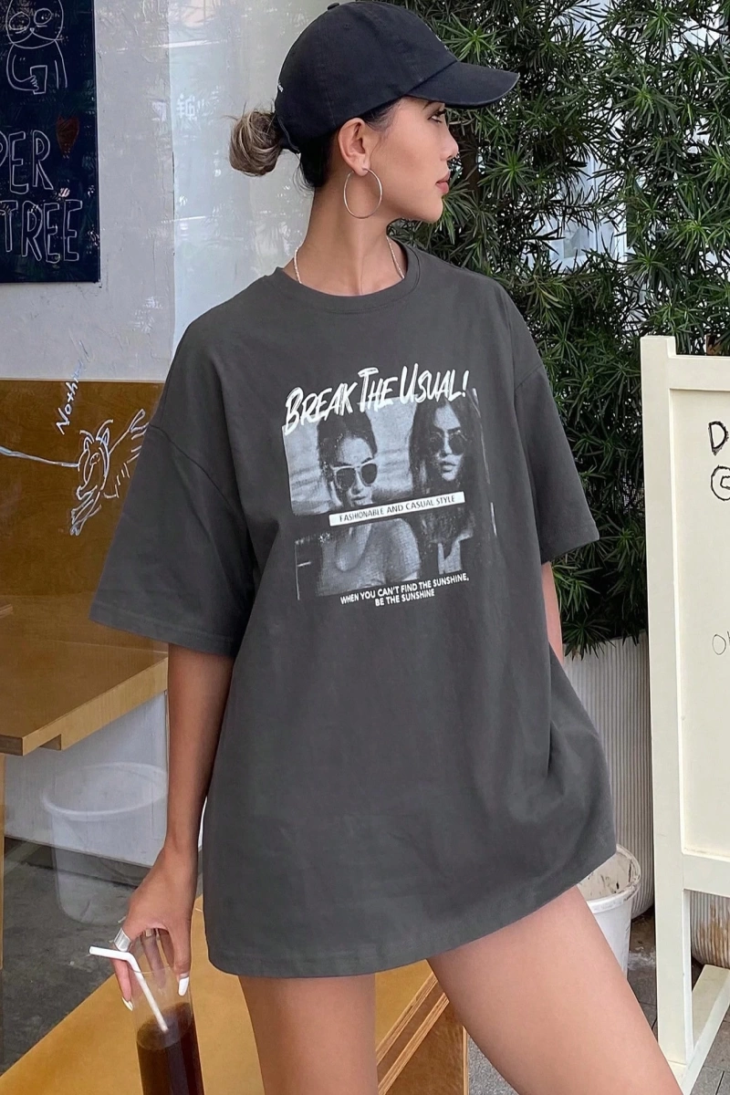 Yazlık Kadın Bol Tişört, BOYALI ve Çiçek Desenli, Pamuklu, Beyaz Kısa Kollu, Grafik Tişört
