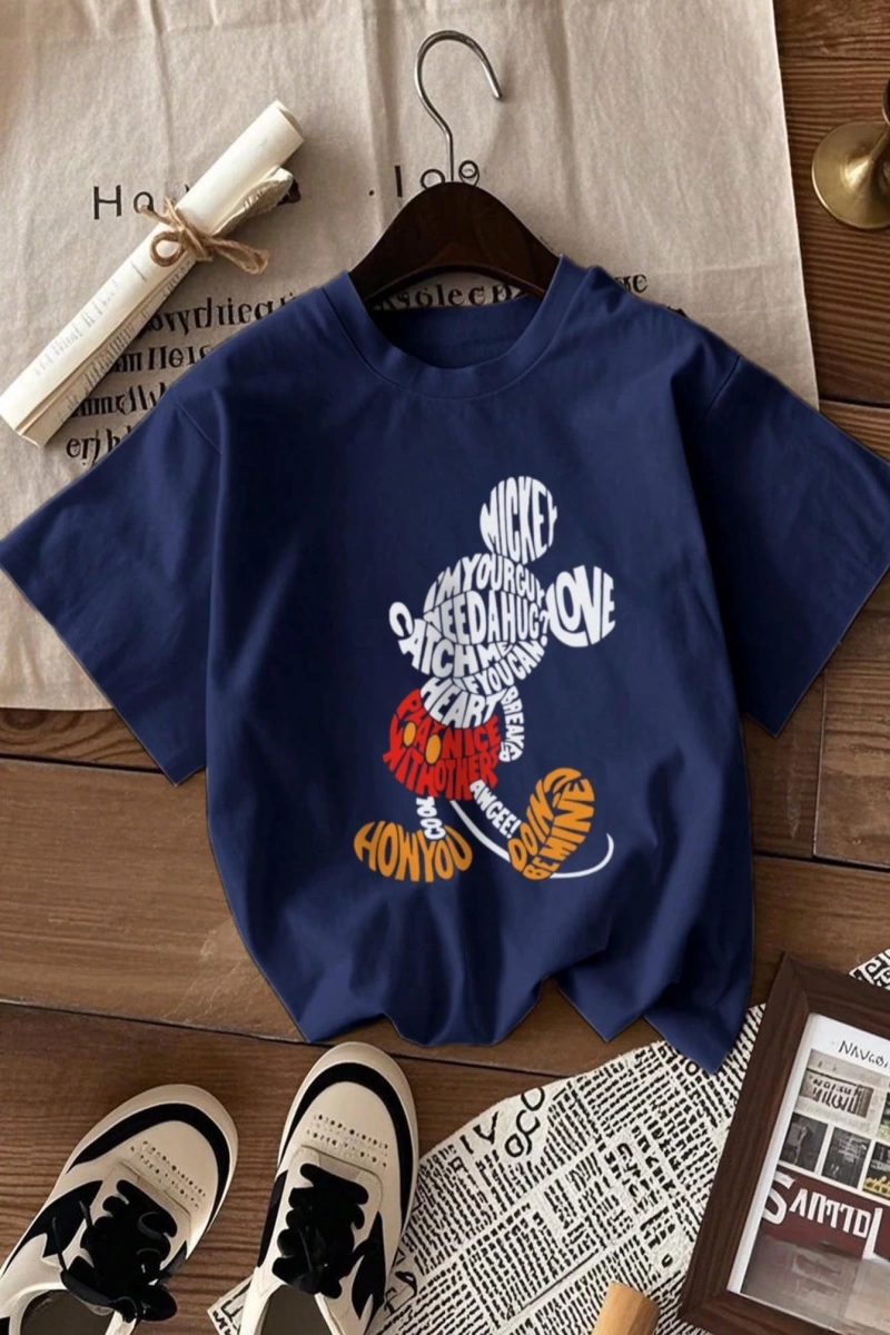 Yazlık Kadın Bol Tişört, Çilek Desenli, Pamuklu, Beyaz Kısa Kollu, Grafik Tişört