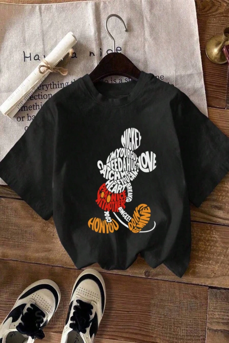 Yazlık Kadın Bol Tişört, Çilek Desenli, Pamuklu, Beyaz Kısa Kollu, Grafik Tişört