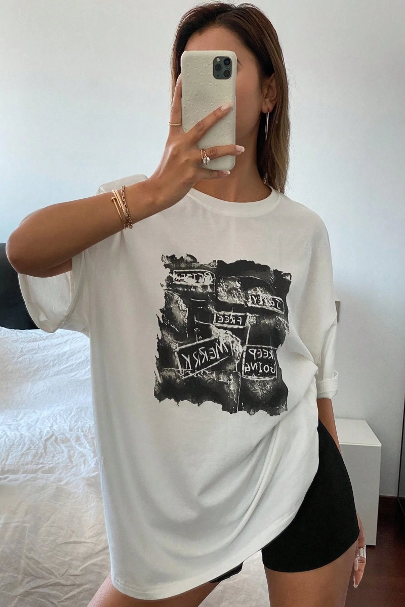 Yazlık Kadın Bol Tişört, STAY SWEET&Çilek Baskılı, %100 Pamuk, Beyaz Kısa Kollu Grafik Tişört