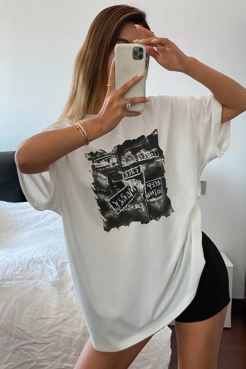 Yazlık Kadın Bol Tişört, STAY SWEET&Çilek Baskılı, %100 Pamuk, Beyaz Kısa Kollu Grafik Tişört