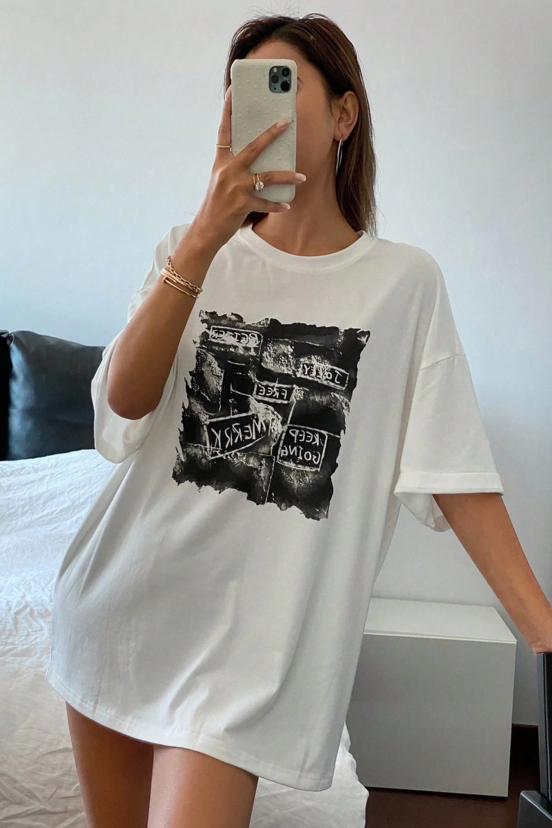Yazlık Kadın Bol Tişört, STAY SWEET&Çilek Baskılı, %100 Pamuk, Beyaz Kısa Kollu Grafik Tişört
