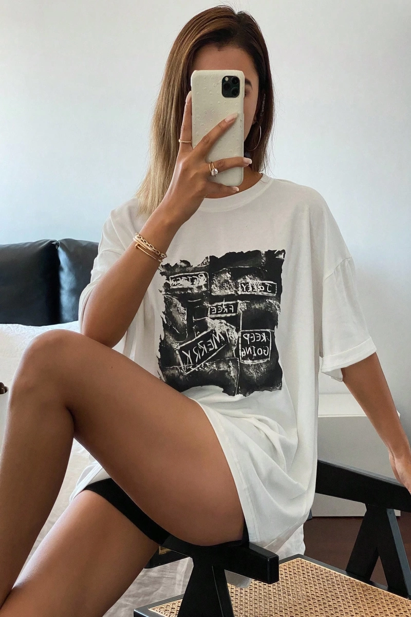 Yazlık Kadın Bol Tişört, STAY SWEET&Çilek Baskılı, %100 Pamuk, Beyaz Kısa Kollu Grafik Tişört