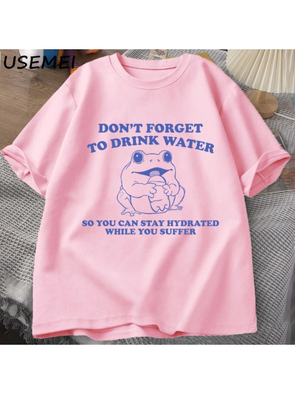 Acı çekerken hidrate kalmak T-Shirt Vintage stil komik kurbağa grafik Tee yaz pamuk kısa koll