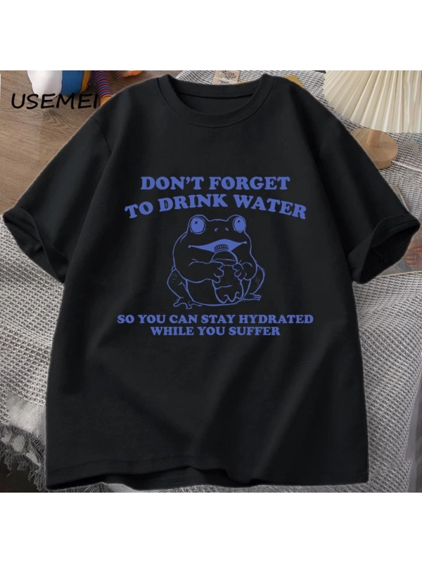 Acı çekerken hidrate kalmak T-Shirt Vintage stil komik kurbağa grafik Tee yaz pamuk kısa koll