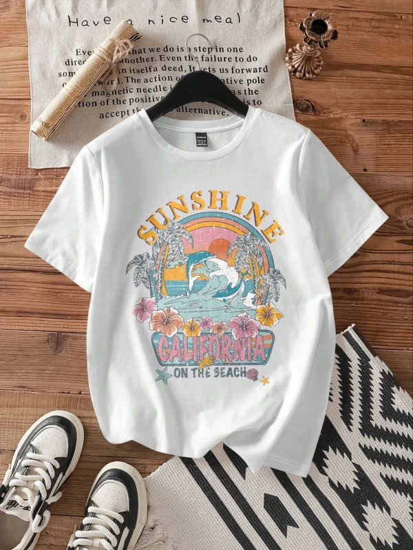 Attrition Casual Dolphin, Palmiye Ağacı ve Dalga Baskılı Slim Fit Kısa Kollu Beyaz Tişört Kad