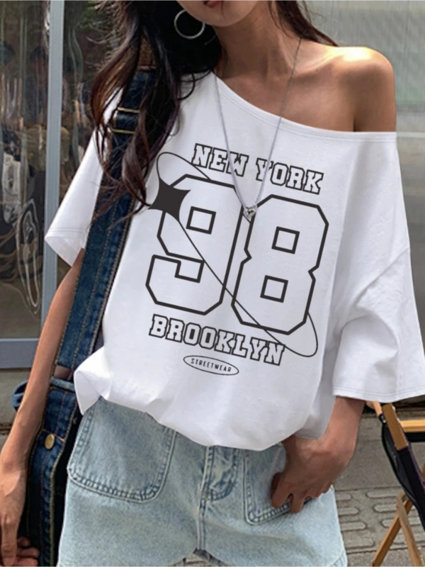 Beyaz Kadın Düşük Omuz Kayık Yaka Brooklyn 98 Baskılı