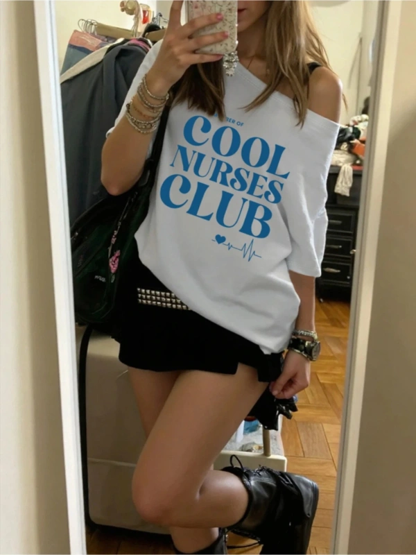 Beyaz Kadın Düşük Omuz Kayık Yaka Cool Nurses Baskılı