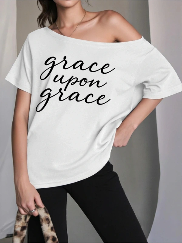 Beyaz Kadın Düşük Omuz Kayık Yaka Grace Upon Baskılı