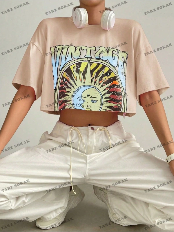 Crop CKOD-232913 Sun & Letter Grafikli Düşük Omuz Kısa
