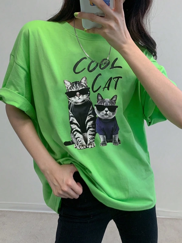 DAZY Kadın Bol Harf ve Kedi Grafik Baskılı Kısa Kollu Parlak Yeşil Tişört, İlkbahar/Yaz