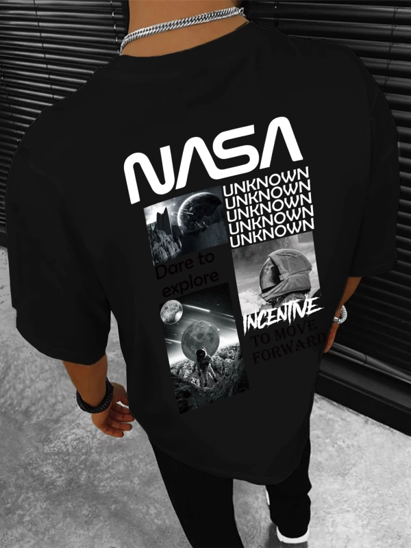 Erkek Astronot Ve Slogan Grafik Tişört