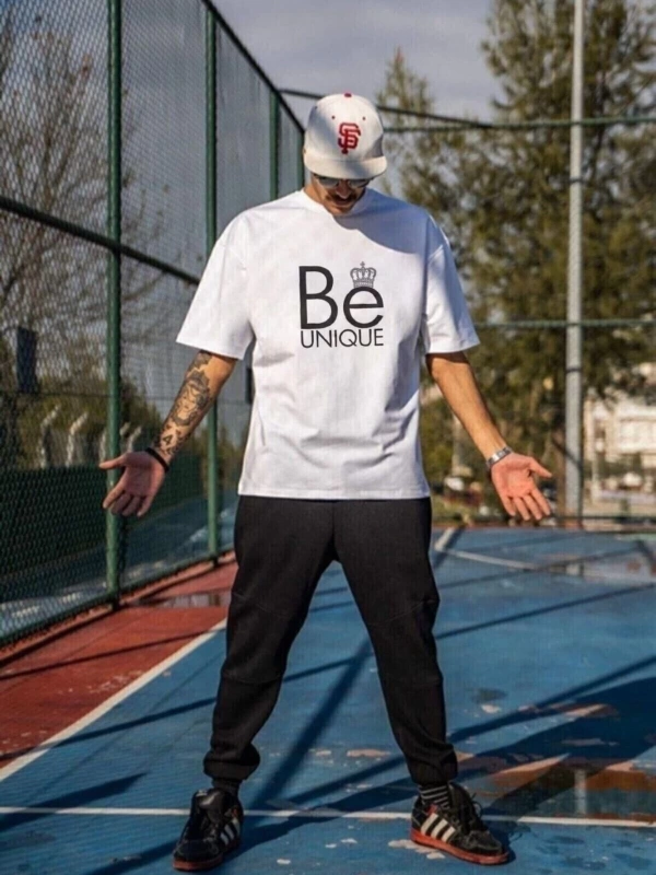 Erkek Beyaz Be Unique Baskılı Oversize Bisiklet Yaka Kısa Kollu T-shirt
