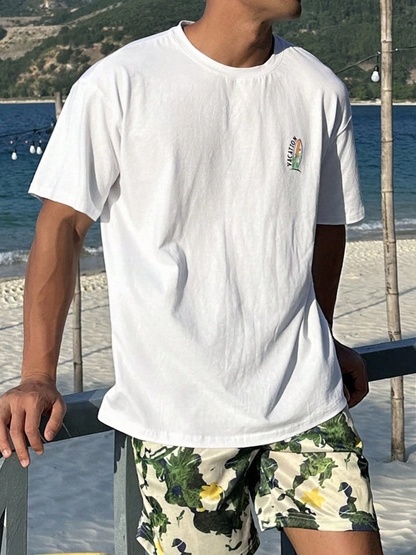 Erkek Beyaz Plaj ve Harf Baskılı Grafik Günlük Tişört, Yaz Tatil Stili