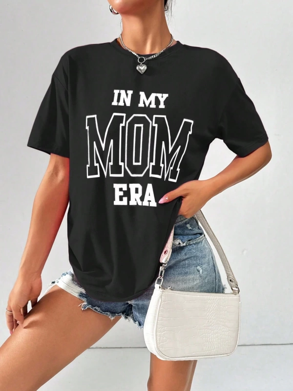 Flirla Yaz Rahat Bol Kesim Düşük Omuz Kısa Kollu Tişört Harfli Baskılı IN MY MOM ERA Grafik T