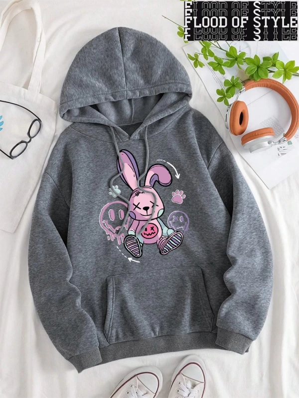 Hip Hop Harajuku Vintage Tarzı  Bir oyuncak tavşan yerde oturan  Gri