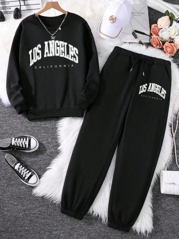 Kadın Mektup Baskılı Yuvarlak Yaka Uzun Kollu Sweatshirt Ve Bağcıklı Bel Paçalı Eşofma
