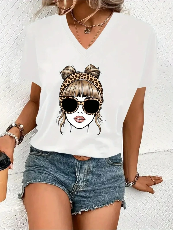 Kadın V yaka Beyaz Siyah T-Shirt Baskılı Oversize