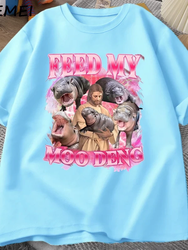 Komik Meme İsa Holding Moo Deng T-Shirt Hippo Moo Moo Dang sevgilisi Tshirt tayland hayvan gr 2995