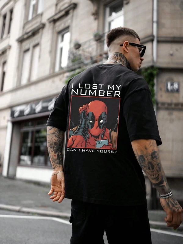 Marvel Erkek Minimalist Deadpool Telefon Baskılı Yuvarlak Yaka Kısa Kollu Siyah Tişört, Yaz