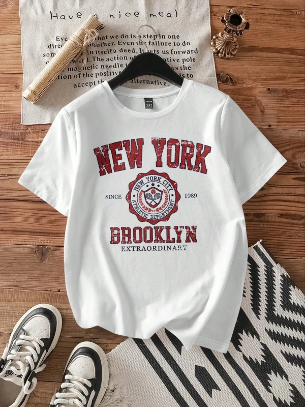 New York Metin Baskılı Fitted Crew Yaka Kısa Kollu Tişört, Yaz İçin Uygun Günlük ve
