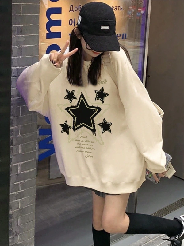 Sloganlı ve Yıldız Desenli Düşük Omuzlu Oversize Sweat Bej