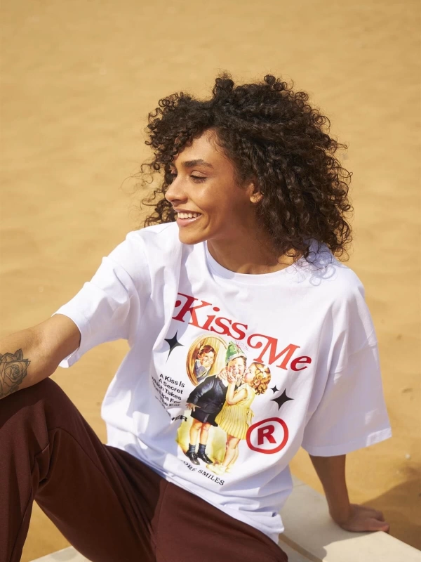 Unisex Kiss Me Tshirt Beyaz