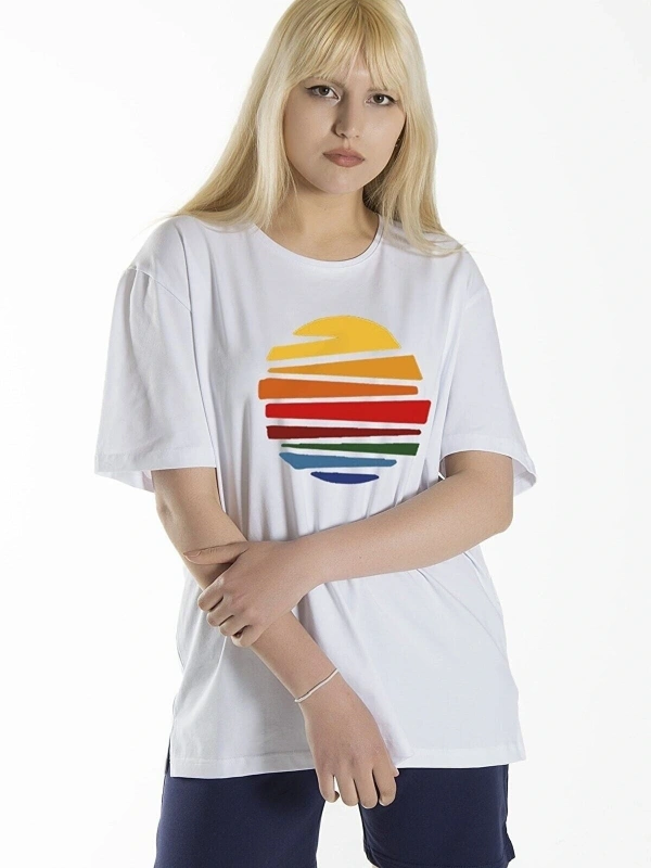 Yasolin----Kadın Beyaz Önü Güneş Baskılı Bisiklet Yaka Oversize Pamuklu T-shirt