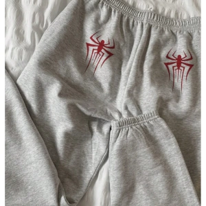 1set Kadın Rahat Kırmızı Örümcek ve Çiçek Baskılı Bağcıklı Etek Sweatshirt ve Pa