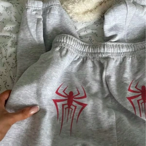 1set Kadın Rahat Kırmızı Örümcek ve Çiçek Baskılı Bağcıklı Etek Sweatshirt ve Pa