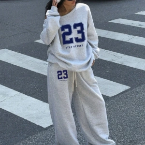 2 Parça Set: Bol Soğuk Omuz Sweatshirt ve Termal Astarlı Geniş Paça Eşofman Altı