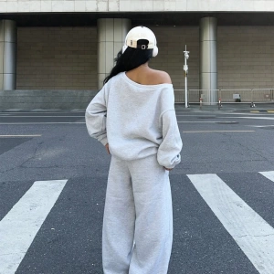 2 Parça Set: Bol Soğuk Omuz Sweatshirt ve Termal Astarlı Geniş Paça Eşofman Altı