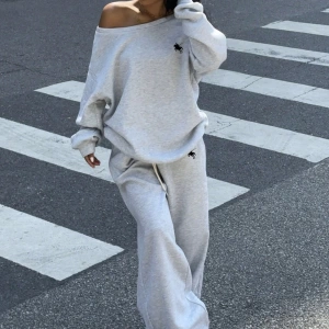 2 Parça Set: Bol Soğuk Omuz Sweatshirt ve Termal Astarlı Geniş Paça Eşofman Altı