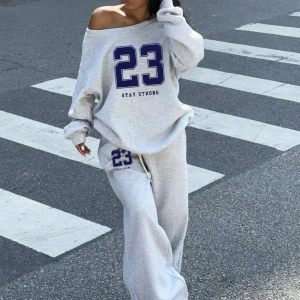 2 Parça Set: Bol Soğuk Omuz Sweatshirt ve Termal Astarlı Geniş Paça Eşofman Altı