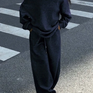 2 Parça Set: Bol Soğuk Omuz Sweatshirt ve Termal Astarlı Geniş Paça Eşofman Altı