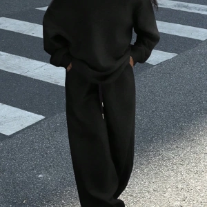 2 Parça Set: Bol Soğuk Omuz Sweatshirt ve Termal Astarlı Geniş Paça Eşofman Altı