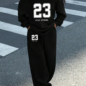2 Parça Set: Bol Soğuk Omuz Sweatshirt ve Termal Astarlı Geniş Paça Eşofman Altı