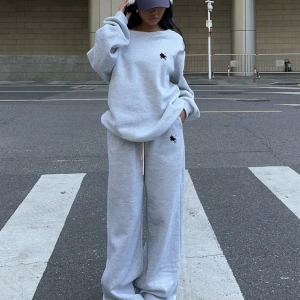 2 Parça Set: Bol Soğuk Omuz Sweatshirt ve Termal Astarlı Geniş Paça Eşofman Altı