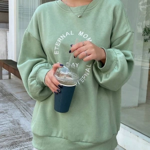 Sloganlı Grafik Düşük Omuz Sweat