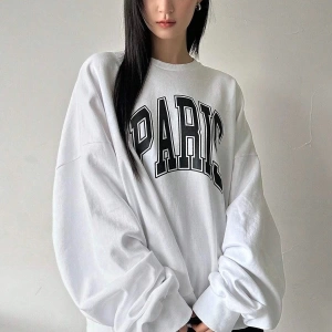 Paris Baskılı Beyaz Oversize Bisiklet Yaka 3 İplik Sweatshirt parisyeni